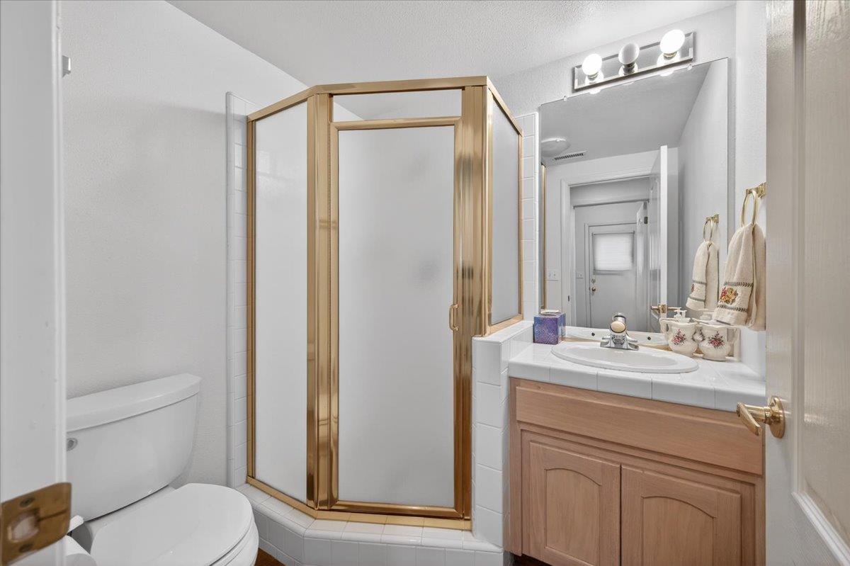 2169 E Hillview Ave, Fresno, CA 93720