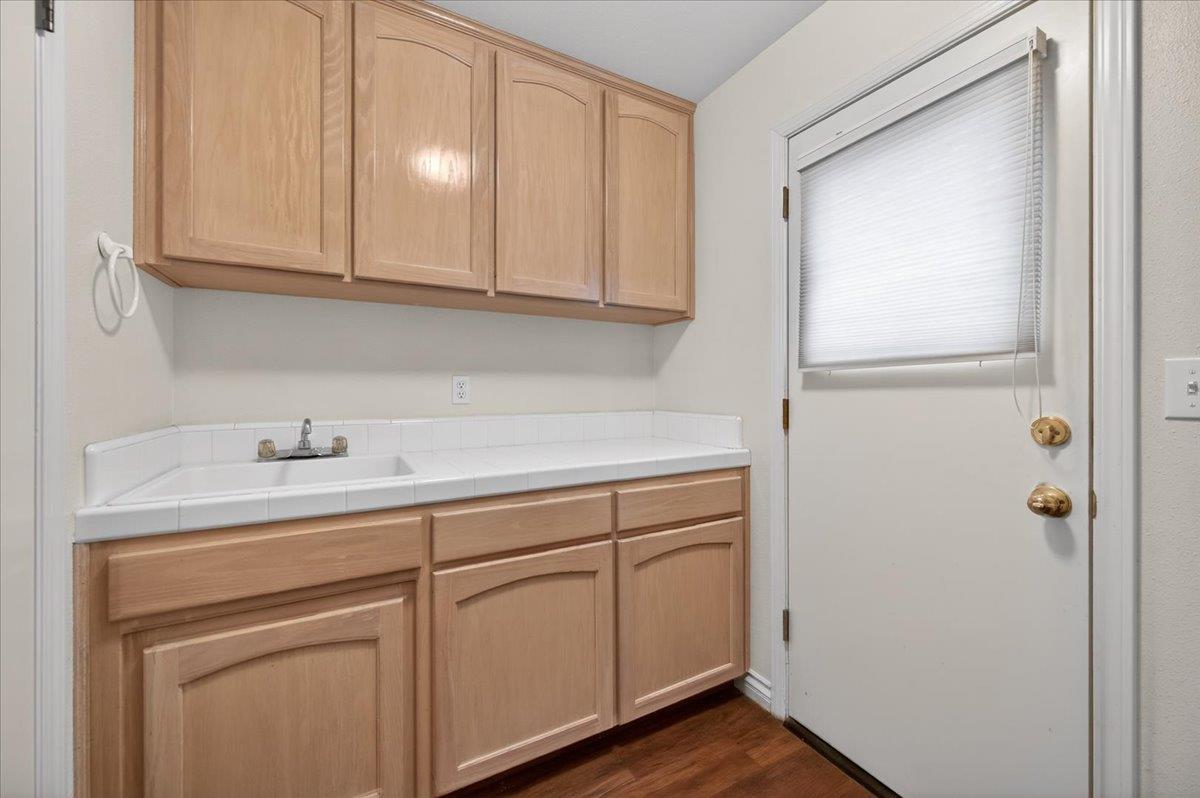 2169 E Hillview Ave, Fresno, CA 93720