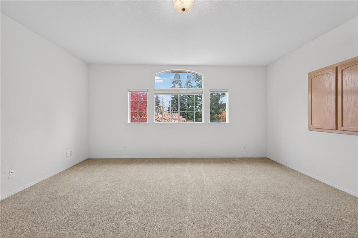 2169 E Hillview Ave, Fresno, CA 93720