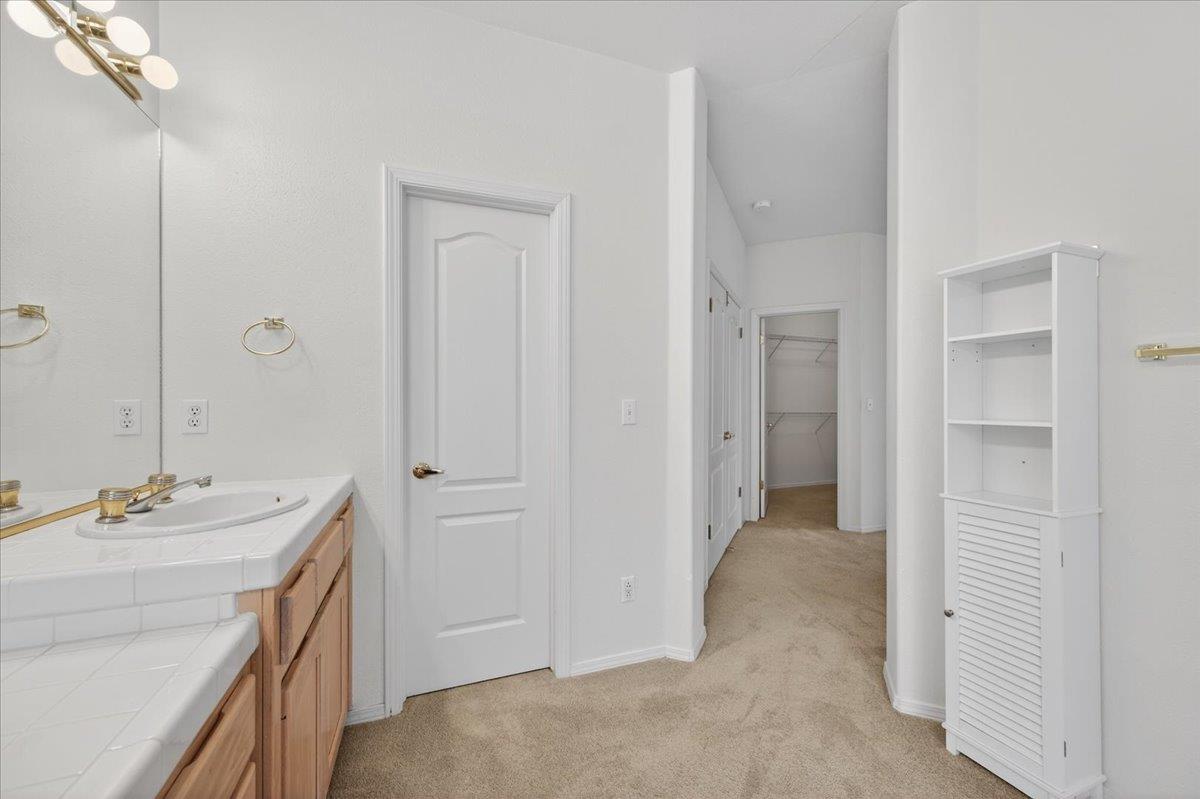 2169 E Hillview Ave, Fresno, CA 93720