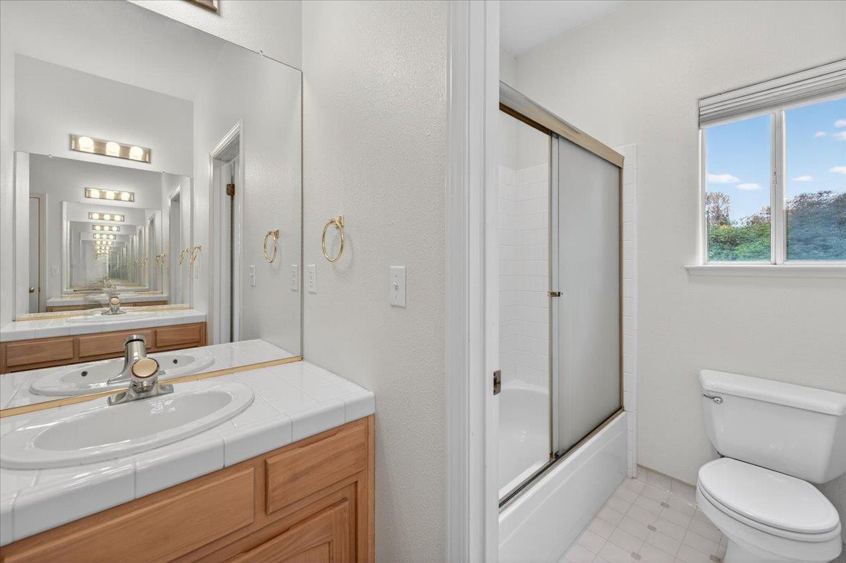 2169 E Hillview Ave, Fresno, CA 93720