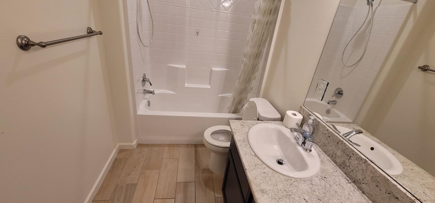 2153 Lombard Ln, Clovis, CA 93619