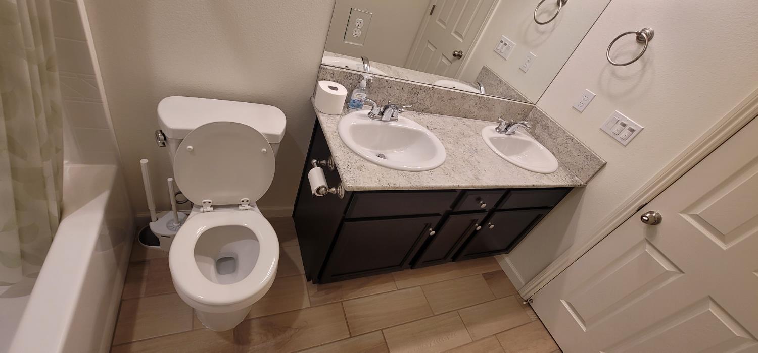 2153 Lombard Ln, Clovis, CA 93619