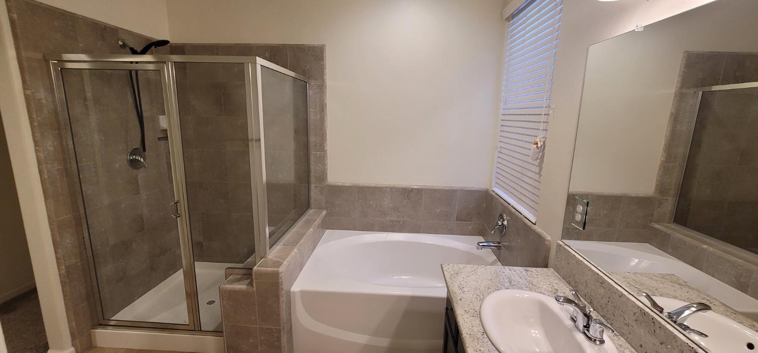 2153 Lombard Ln, Clovis, CA 93619