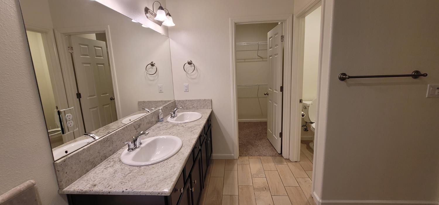 2153 Lombard Ln, Clovis, CA 93619