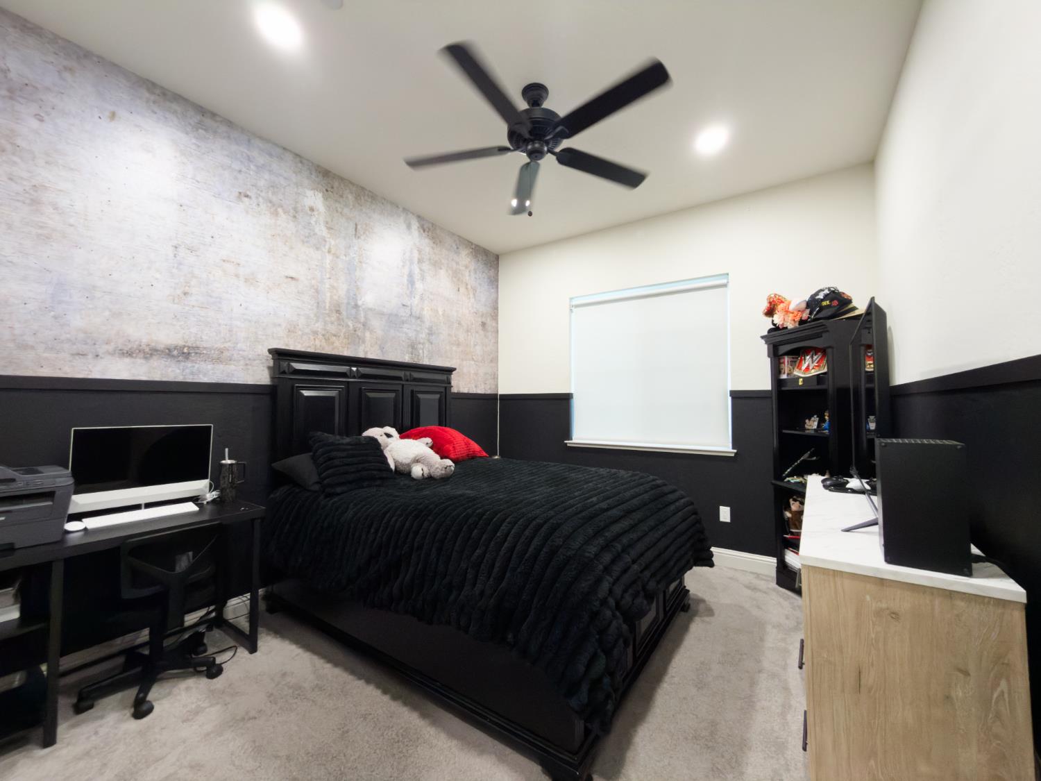 3045 Keats Ave, Clovis, CA 93619