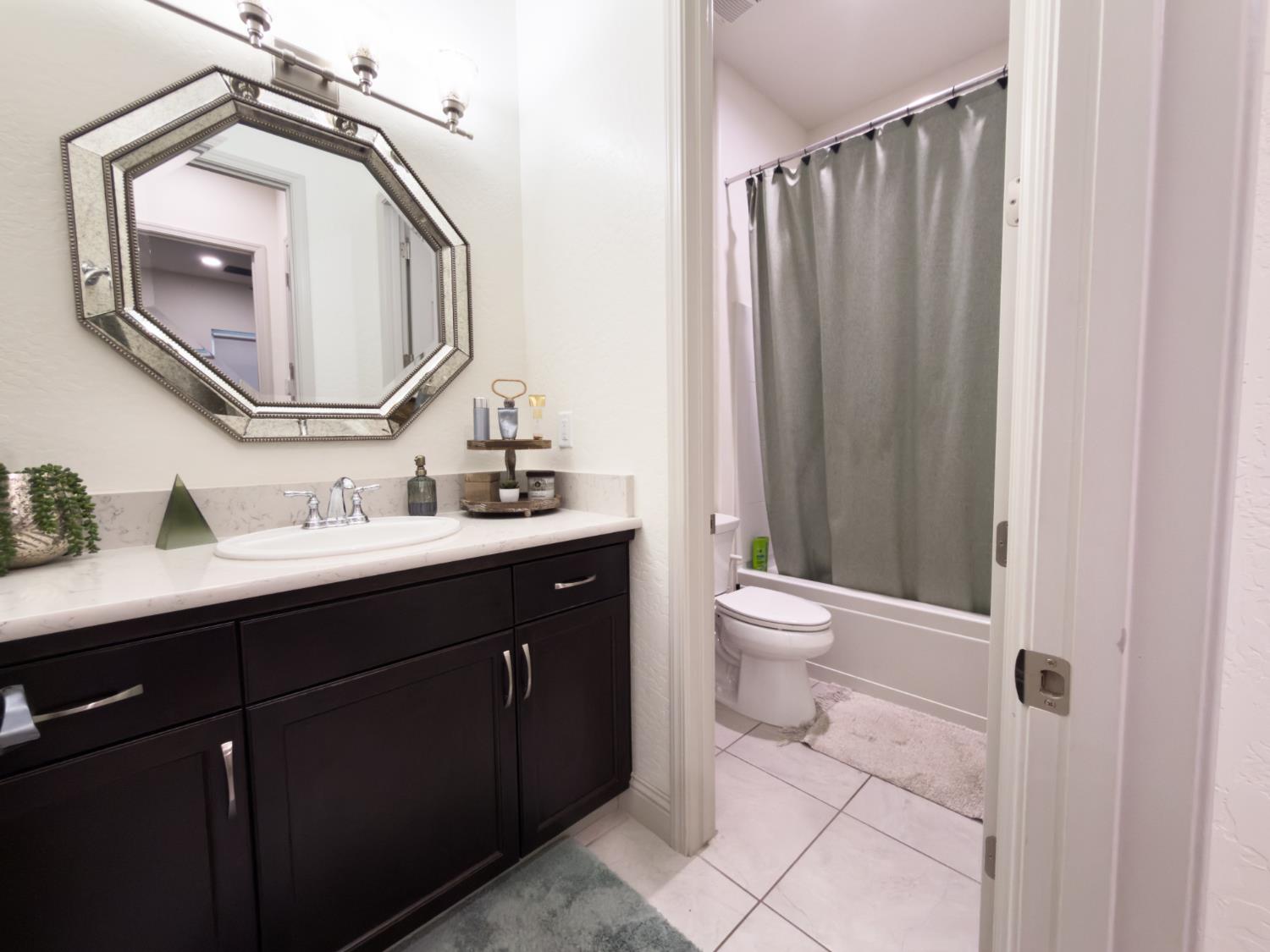 3045 Keats Ave, Clovis, CA 93619