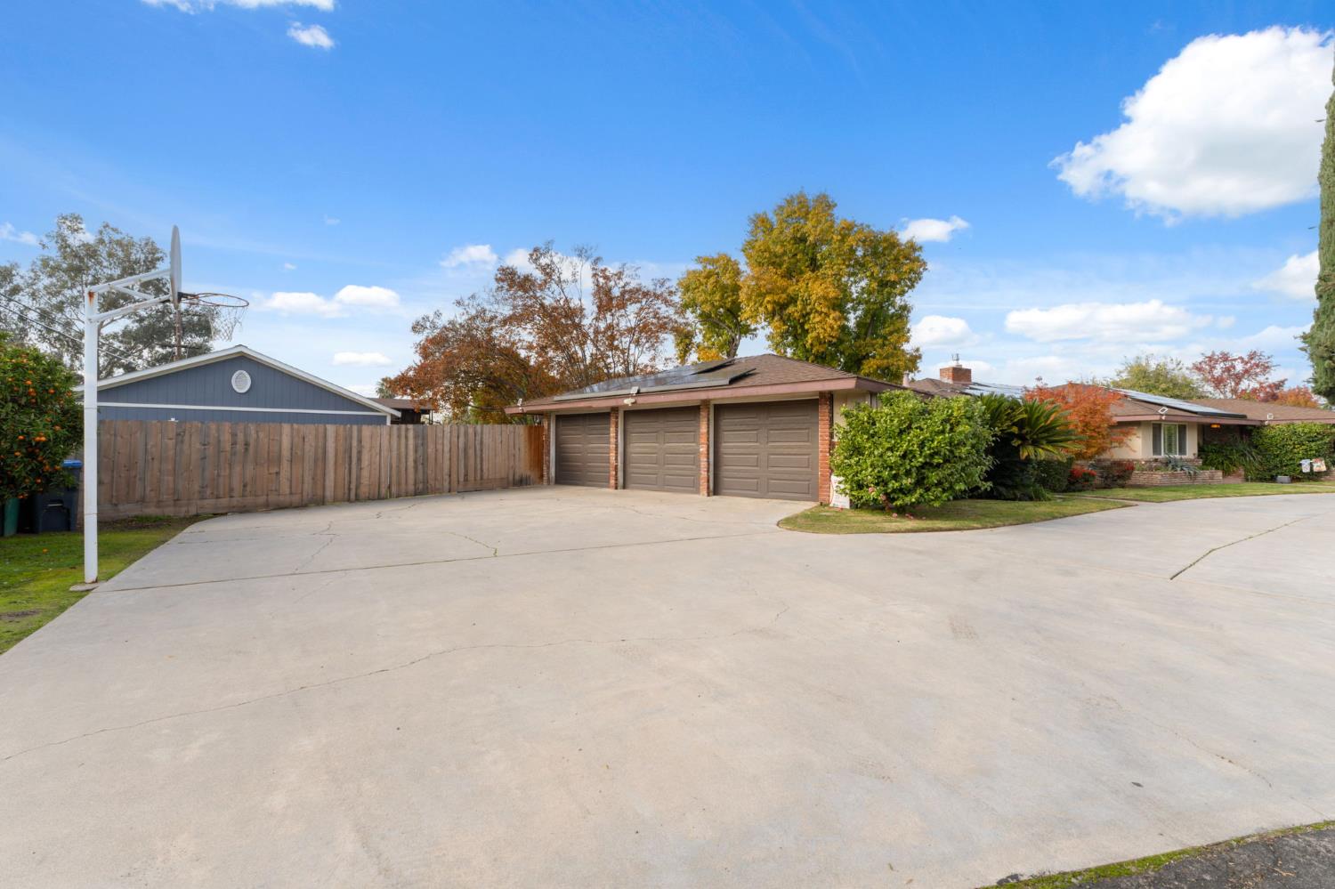 1112 S Sunnyside Ave, Fresno, CA 93727