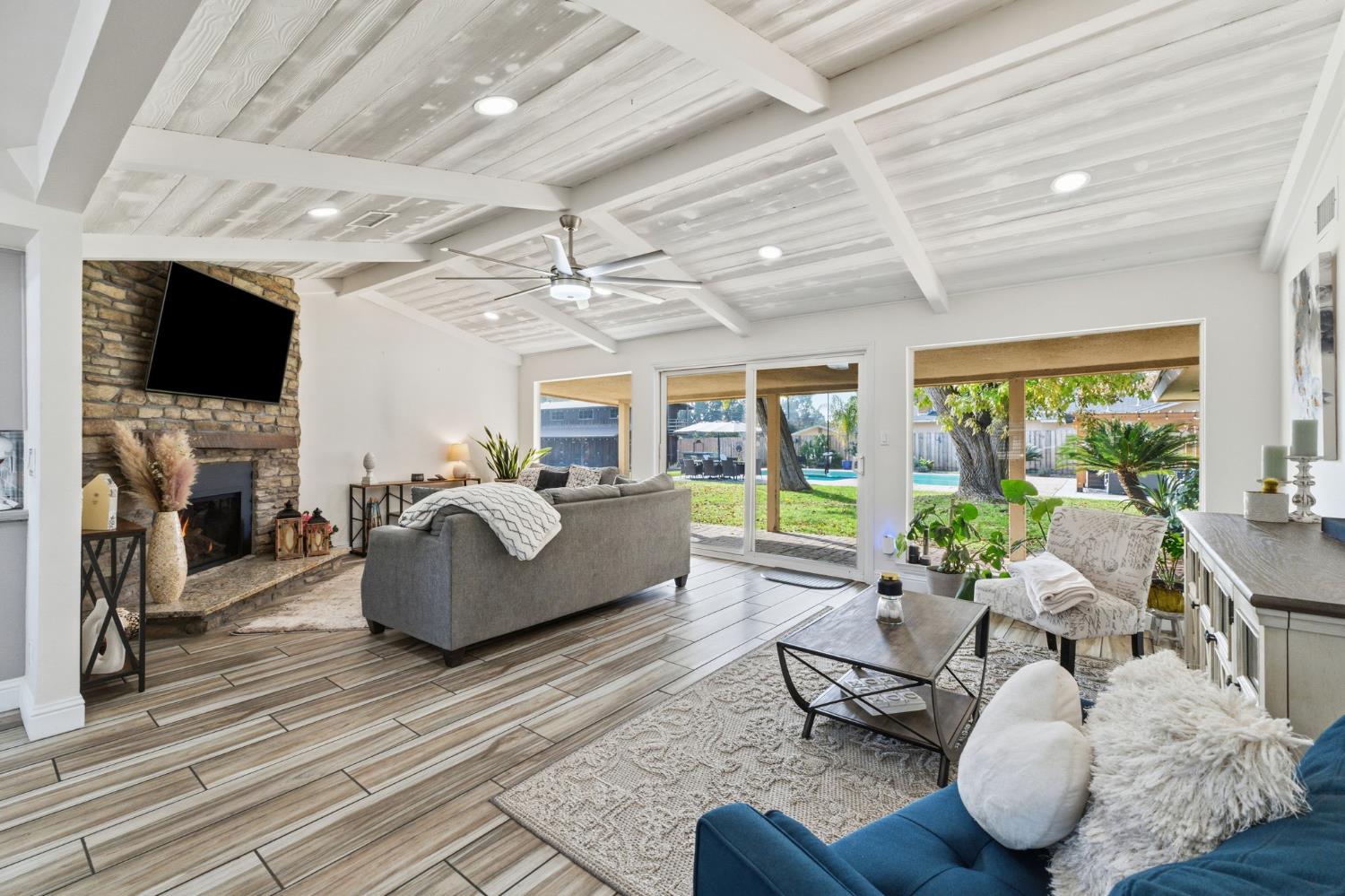 1112 S Sunnyside Ave, Fresno, CA 93727