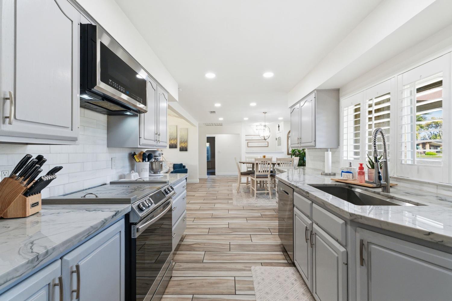 1112 S Sunnyside Ave, Fresno, CA 93727