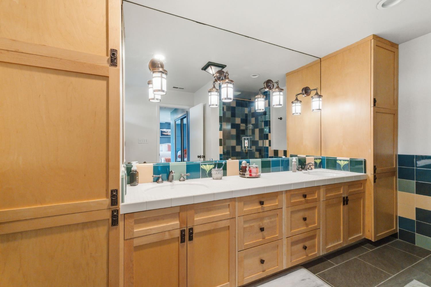 1112 S Sunnyside Ave, Fresno, CA 93727