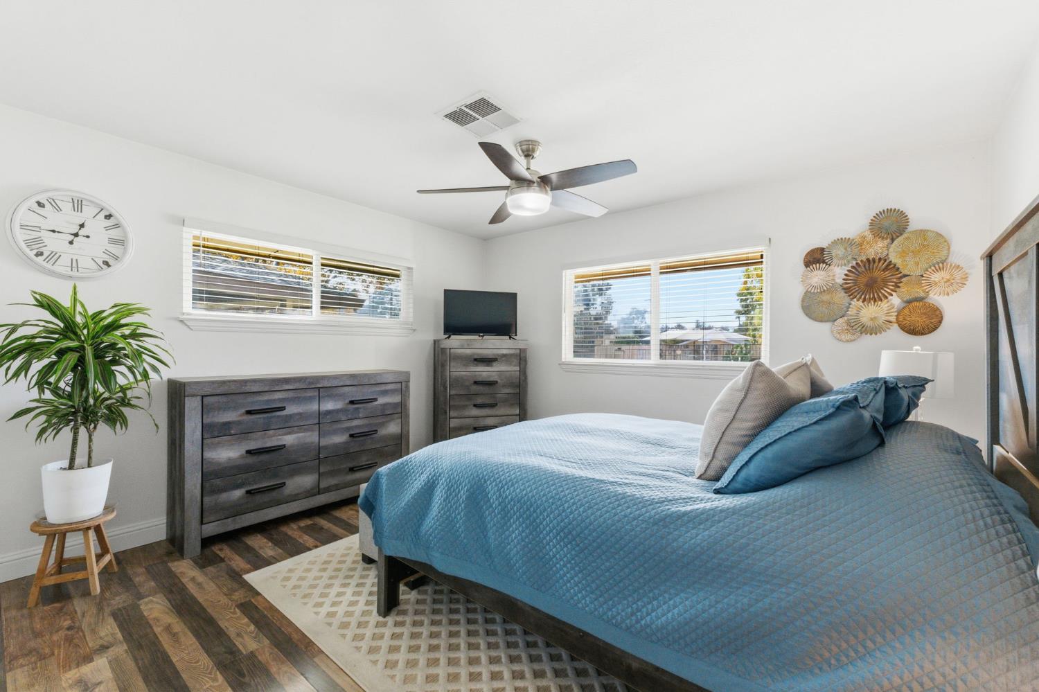 1112 S Sunnyside Ave, Fresno, CA 93727