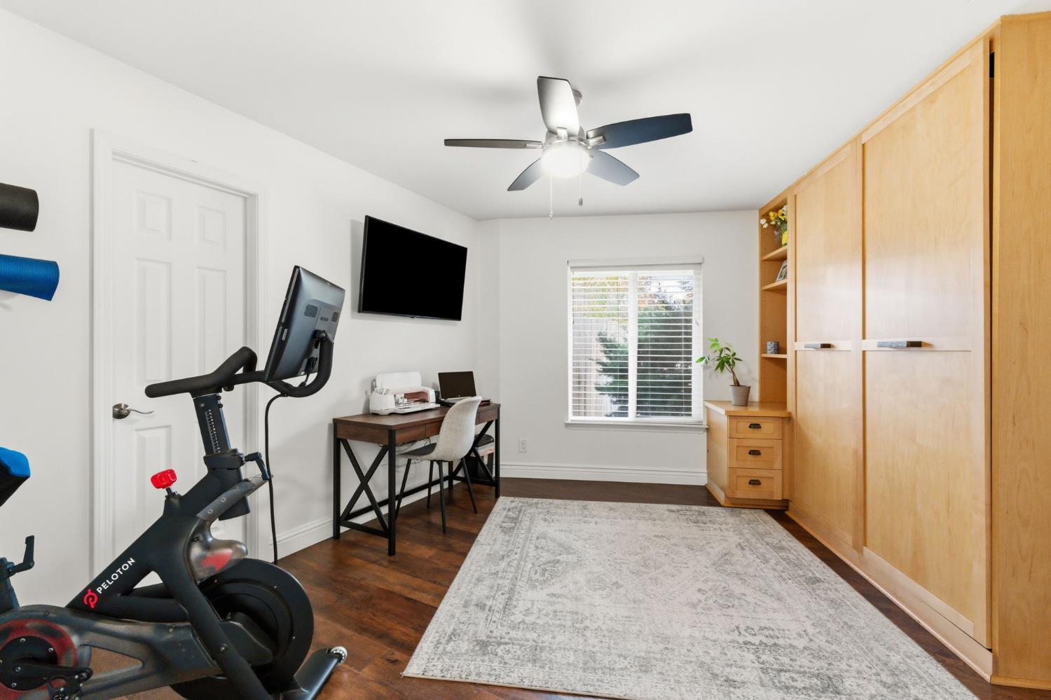 1112 S Sunnyside Ave, Fresno, CA 93727