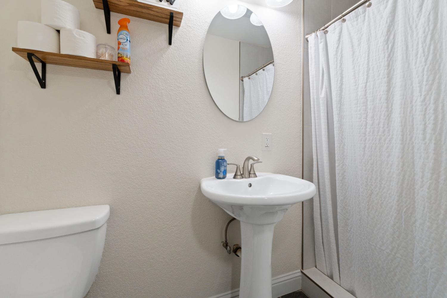 1112 S Sunnyside Ave, Fresno, CA 93727