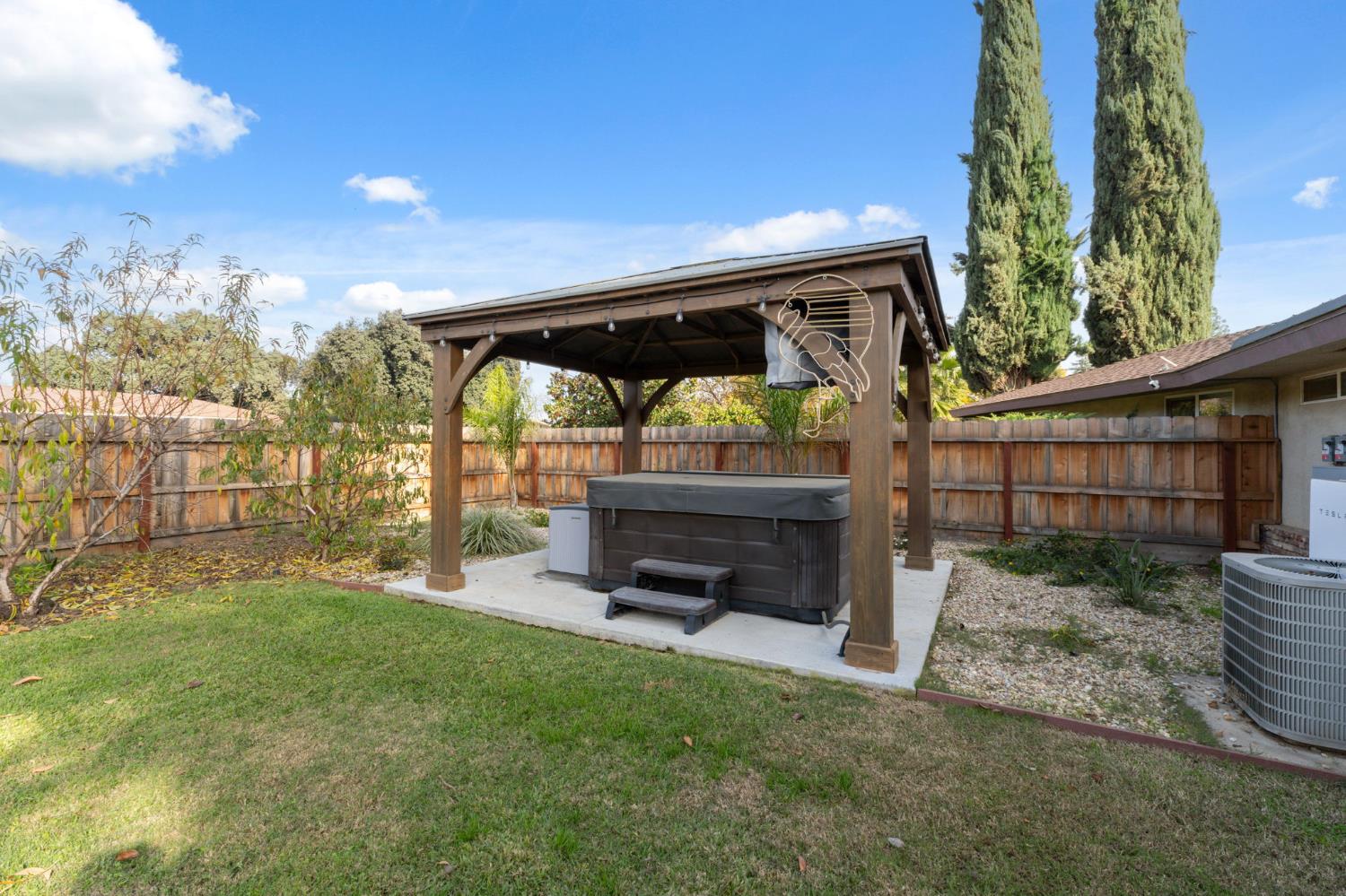 1112 S Sunnyside Ave, Fresno, CA 93727