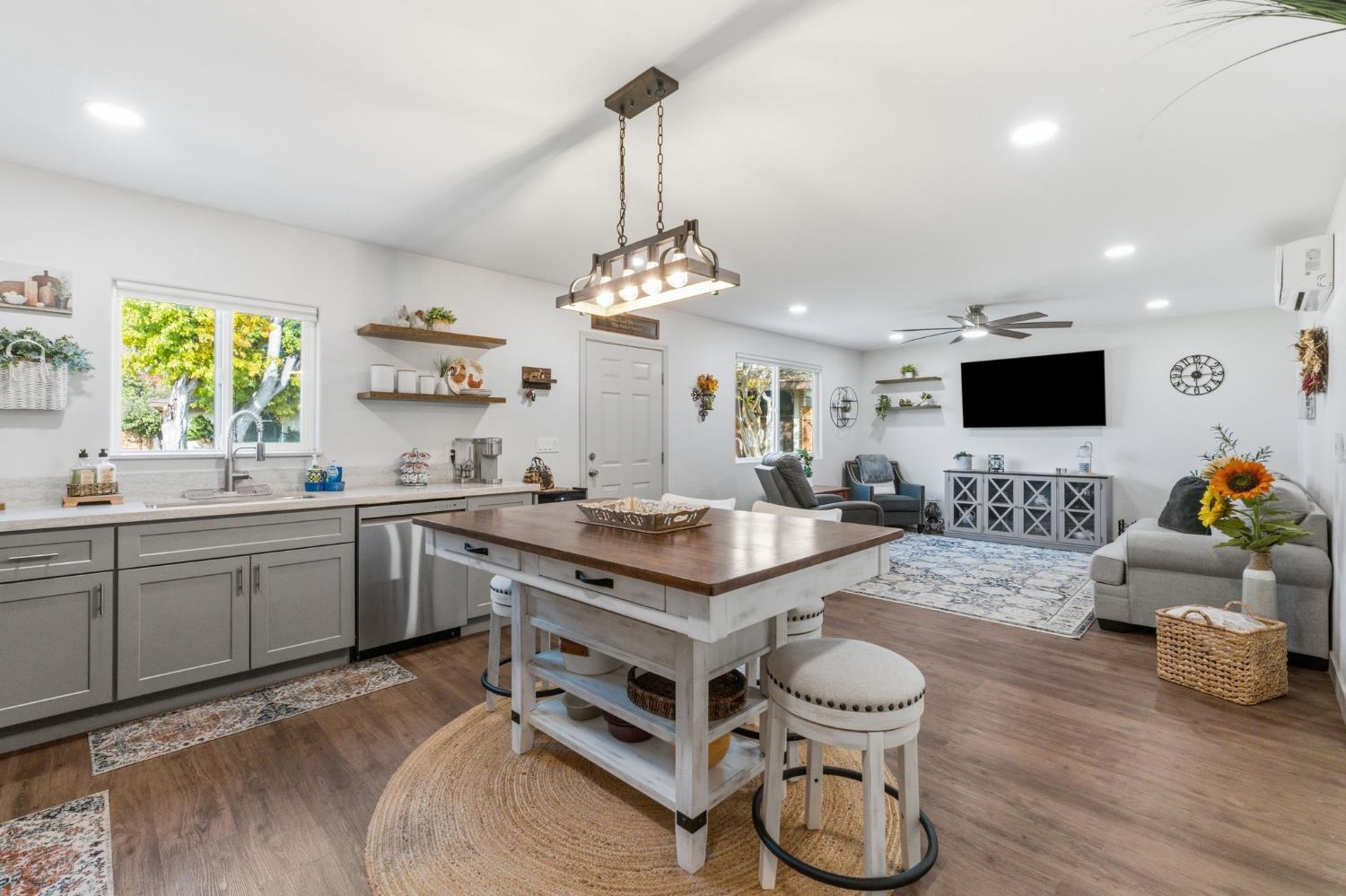 1112 S Sunnyside Ave, Fresno, CA 93727