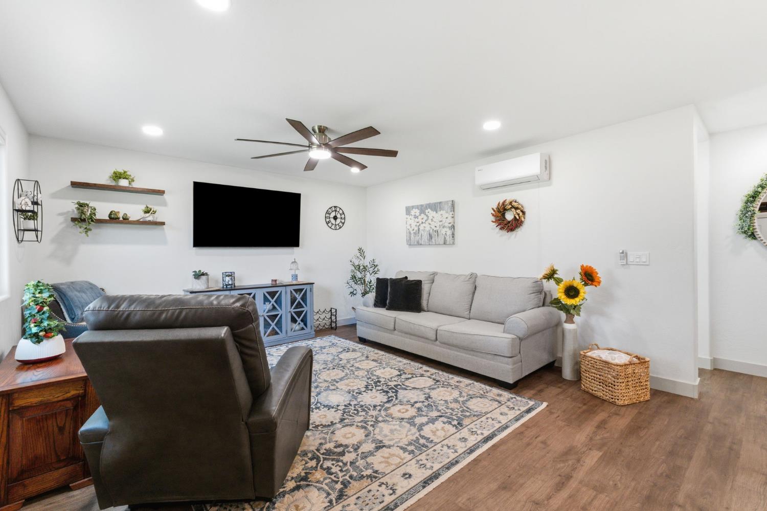 1112 S Sunnyside Ave, Fresno, CA 93727