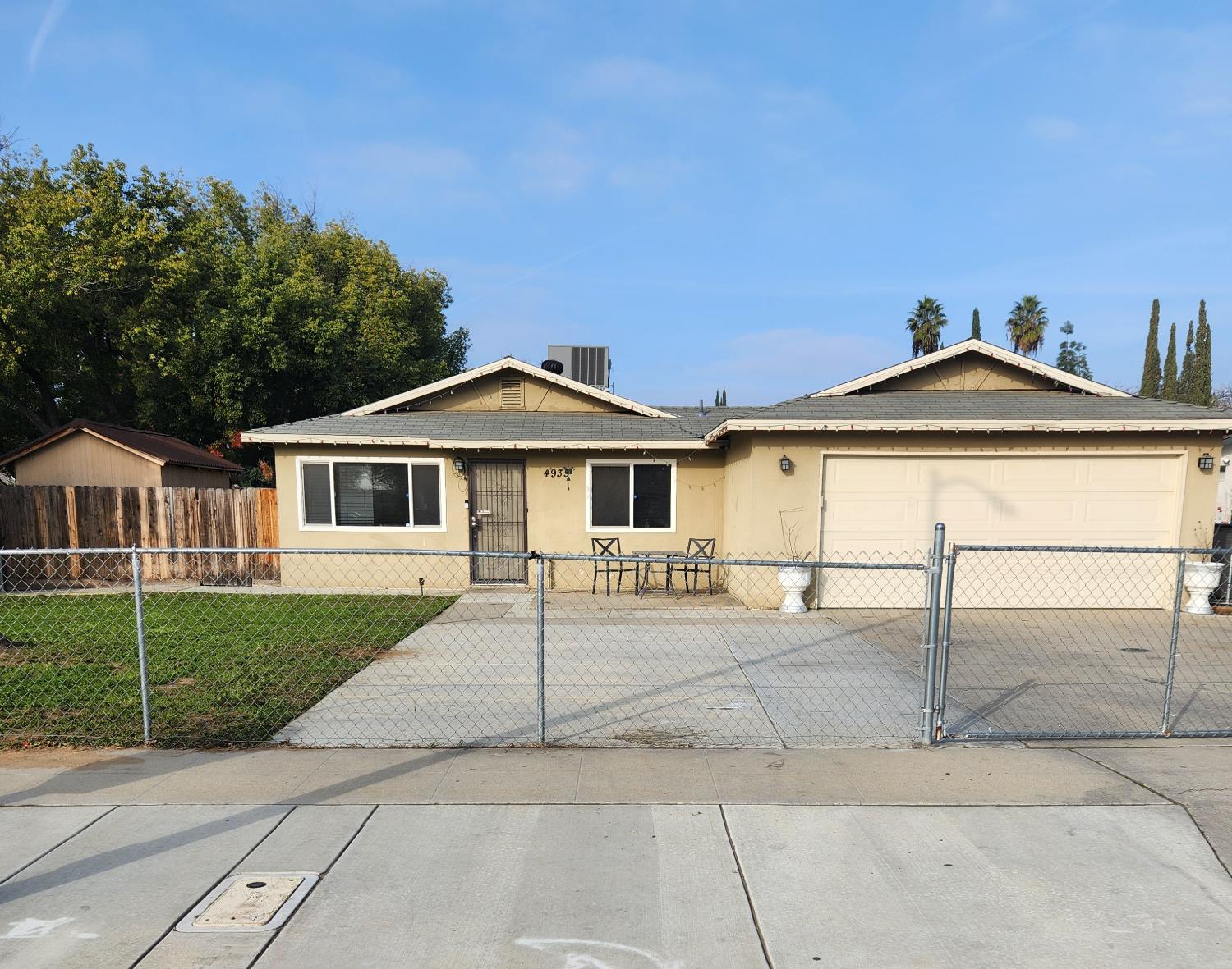 4935 E Kerckhoff Ave, Fresno, CA 93727