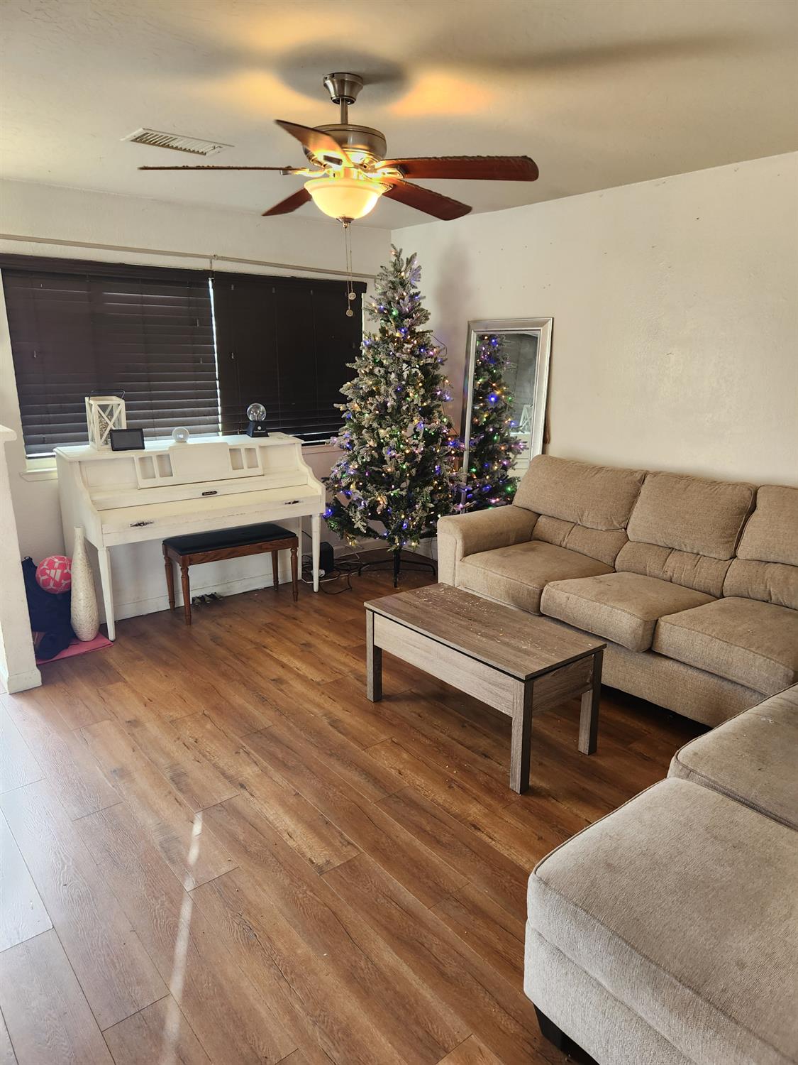 4935 E Kerckhoff Ave, Fresno, CA 93727