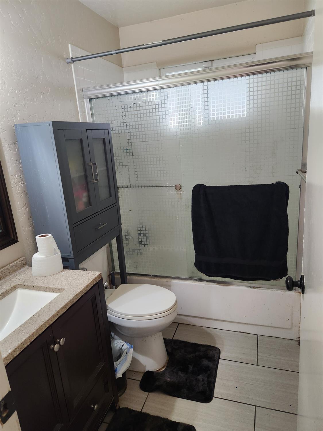 4935 E Kerckhoff Ave, Fresno, CA 93727