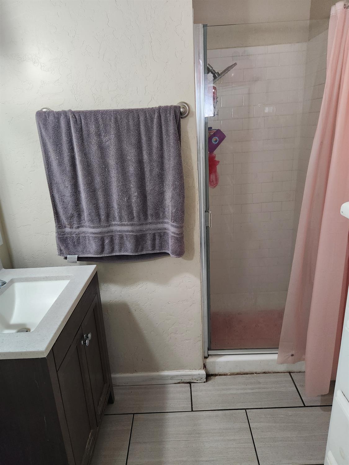 4935 E Kerckhoff Ave, Fresno, CA 93727