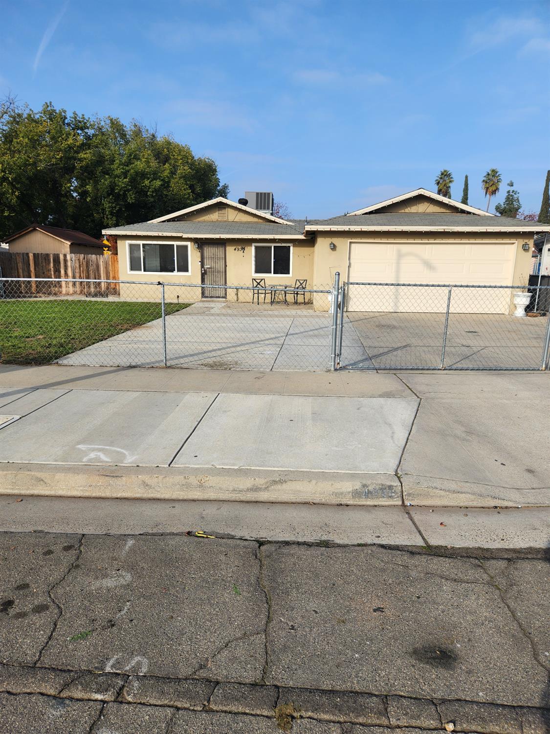 4935 E Kerckhoff Ave, Fresno, CA 93727