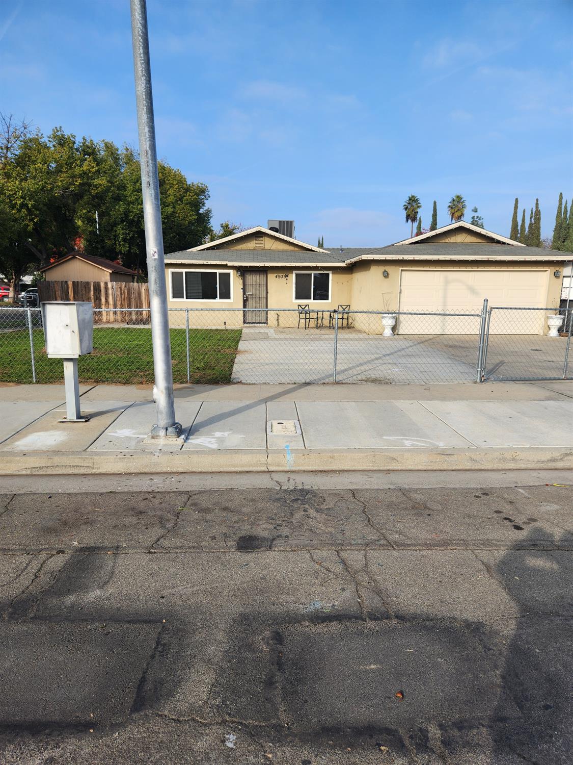 4935 E Kerckhoff Ave, Fresno, CA 93727