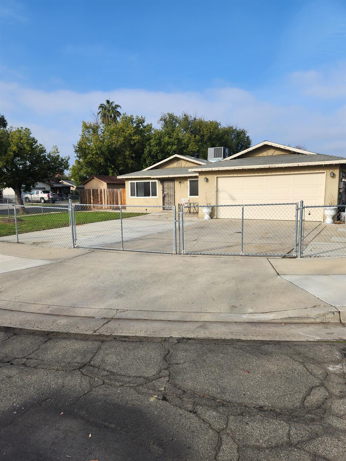 4935 E Kerckhoff Ave, Fresno, CA 93727