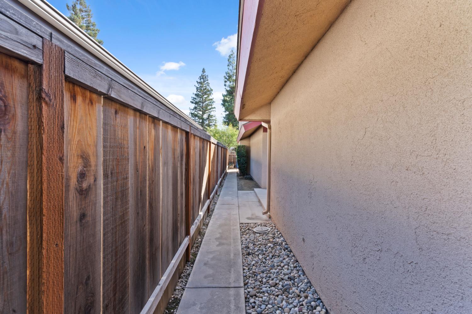 3620 W Beechwood Ave, Fresno, CA 93711