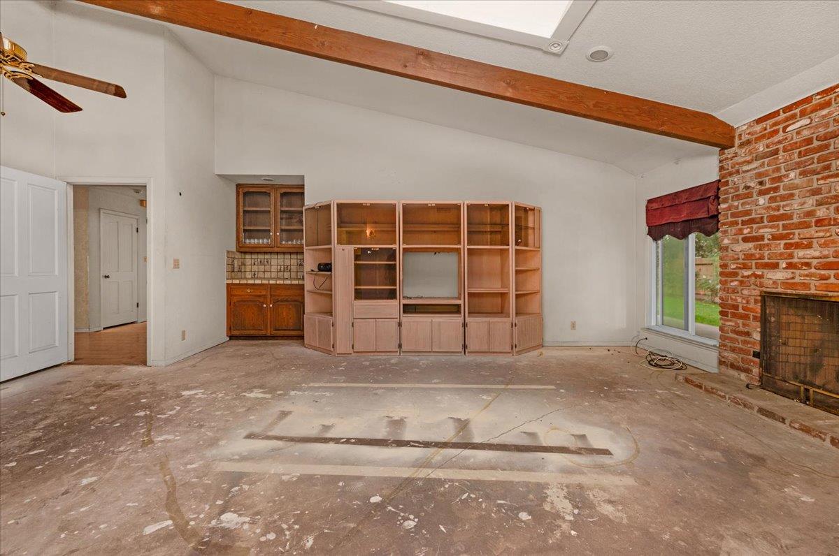 6691 N Feland Ave, Fresno, CA 93711