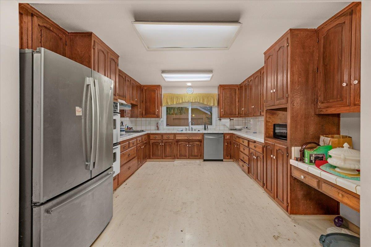 6691 N Feland Ave, Fresno, CA 93711