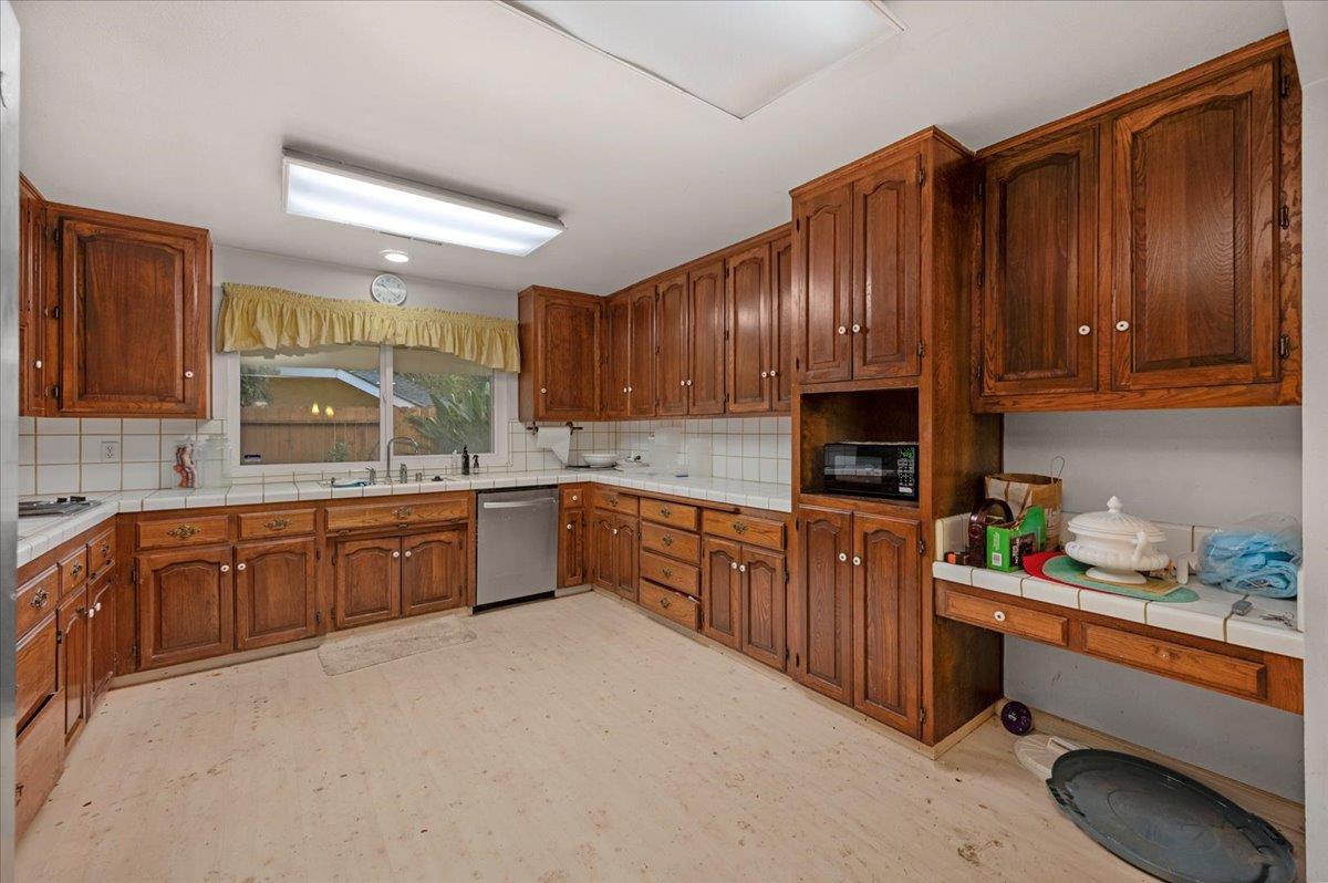 6691 N Feland Ave, Fresno, CA 93711