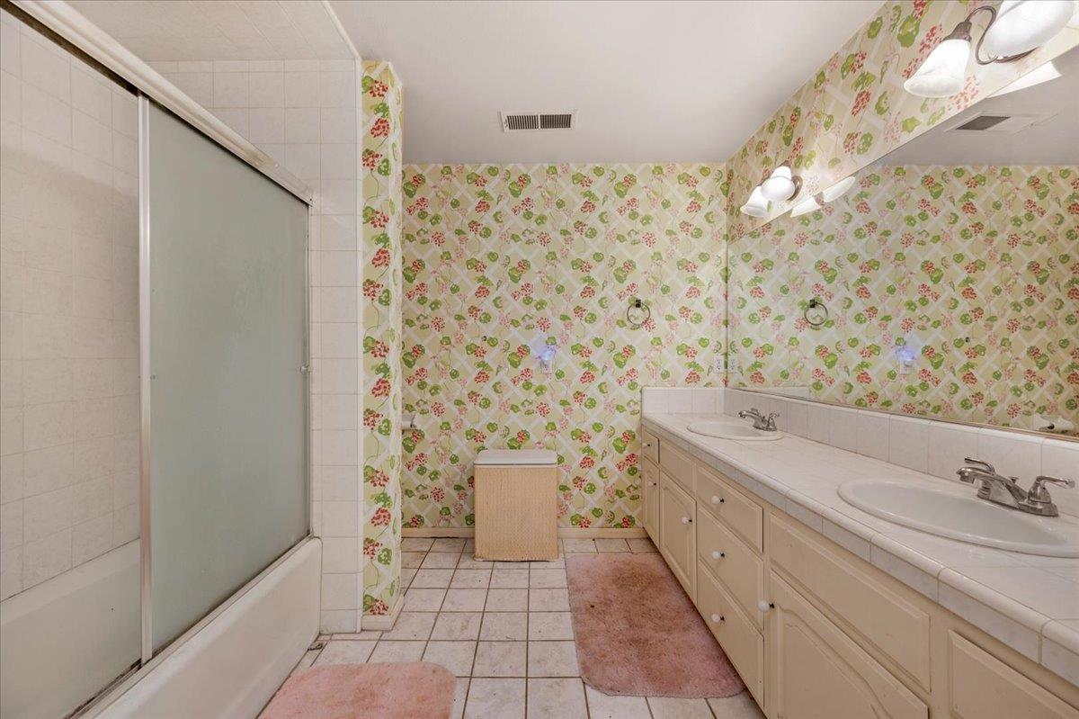 6691 N Feland Ave, Fresno, CA 93711