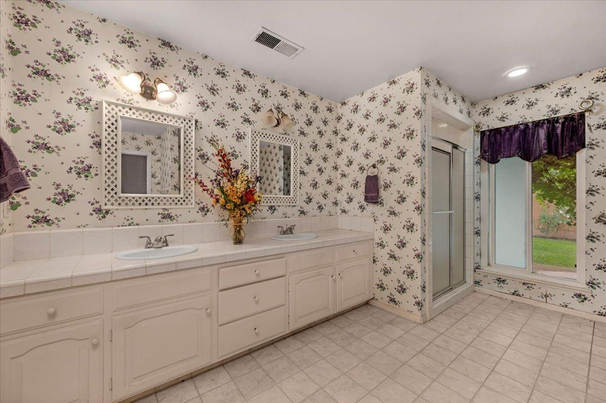 6691 N Feland Ave, Fresno, CA 93711