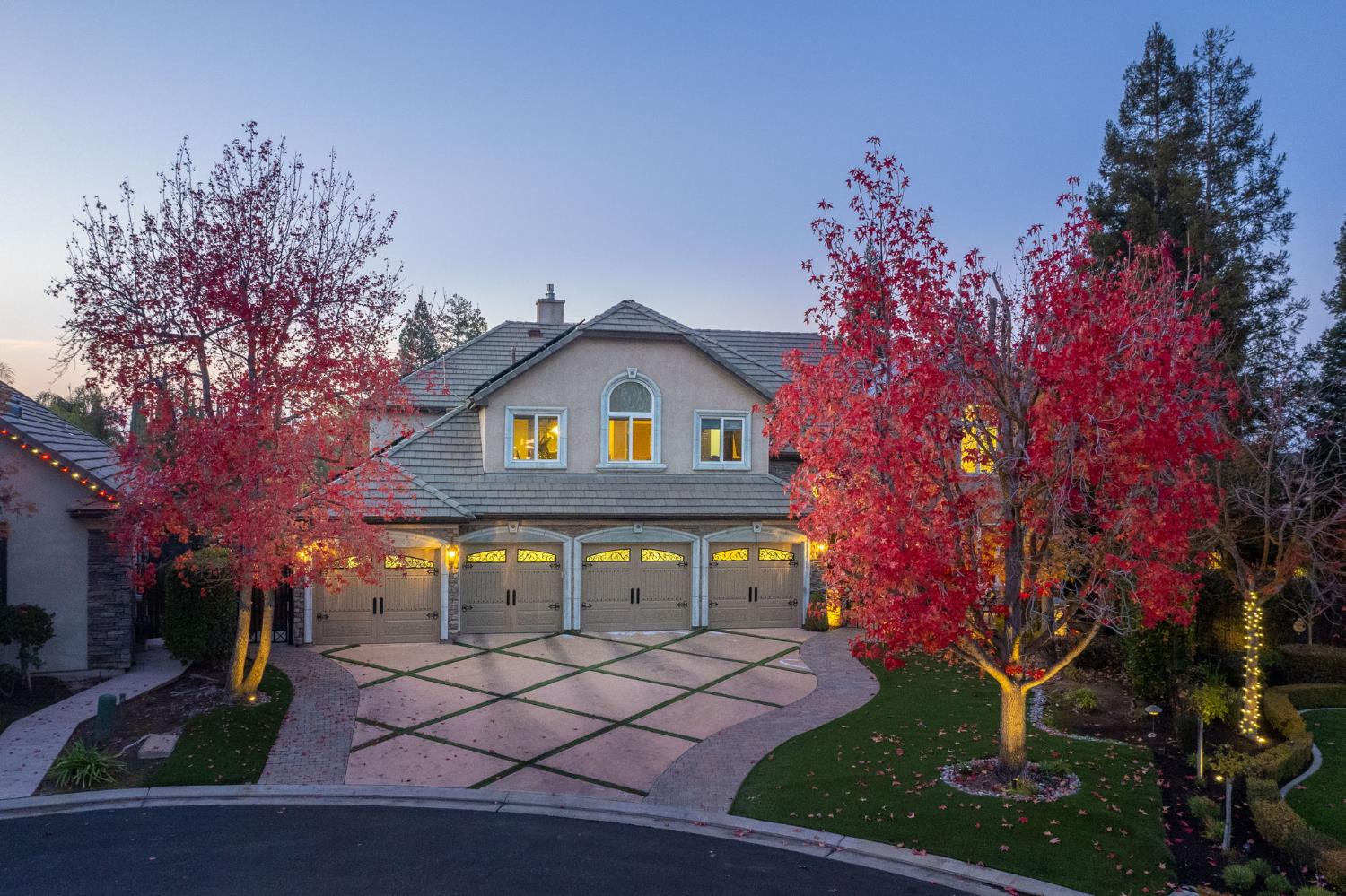 1558 E Shadow Creek Dr, Fresno, CA 93730