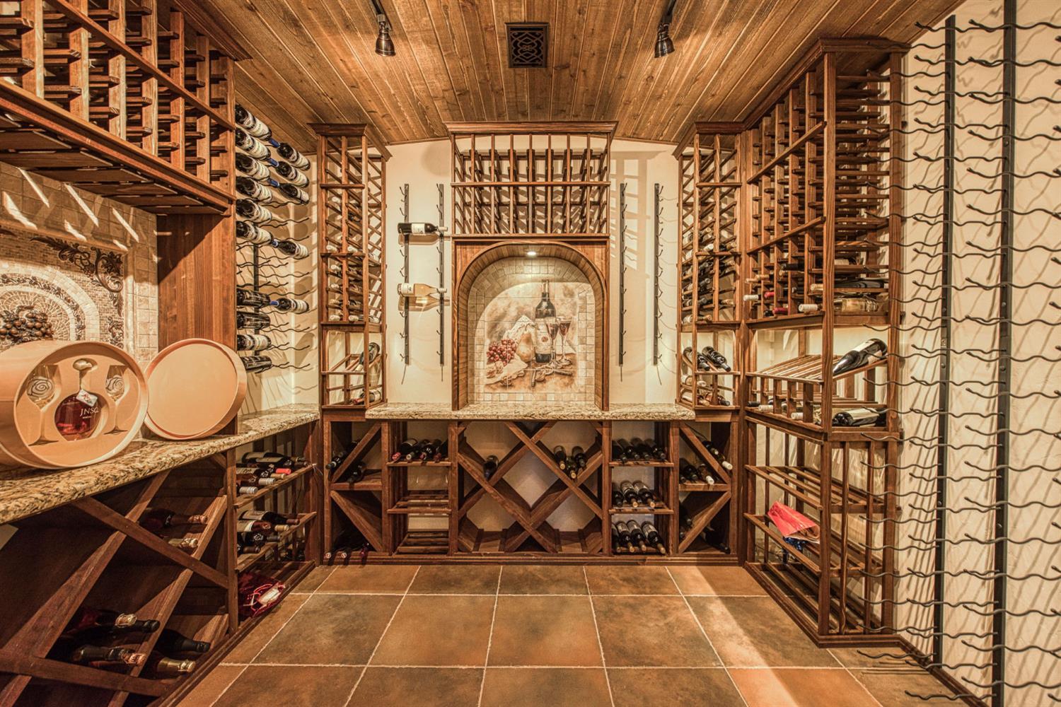 1558 E Shadow Creek Dr, Fresno, CA 93730