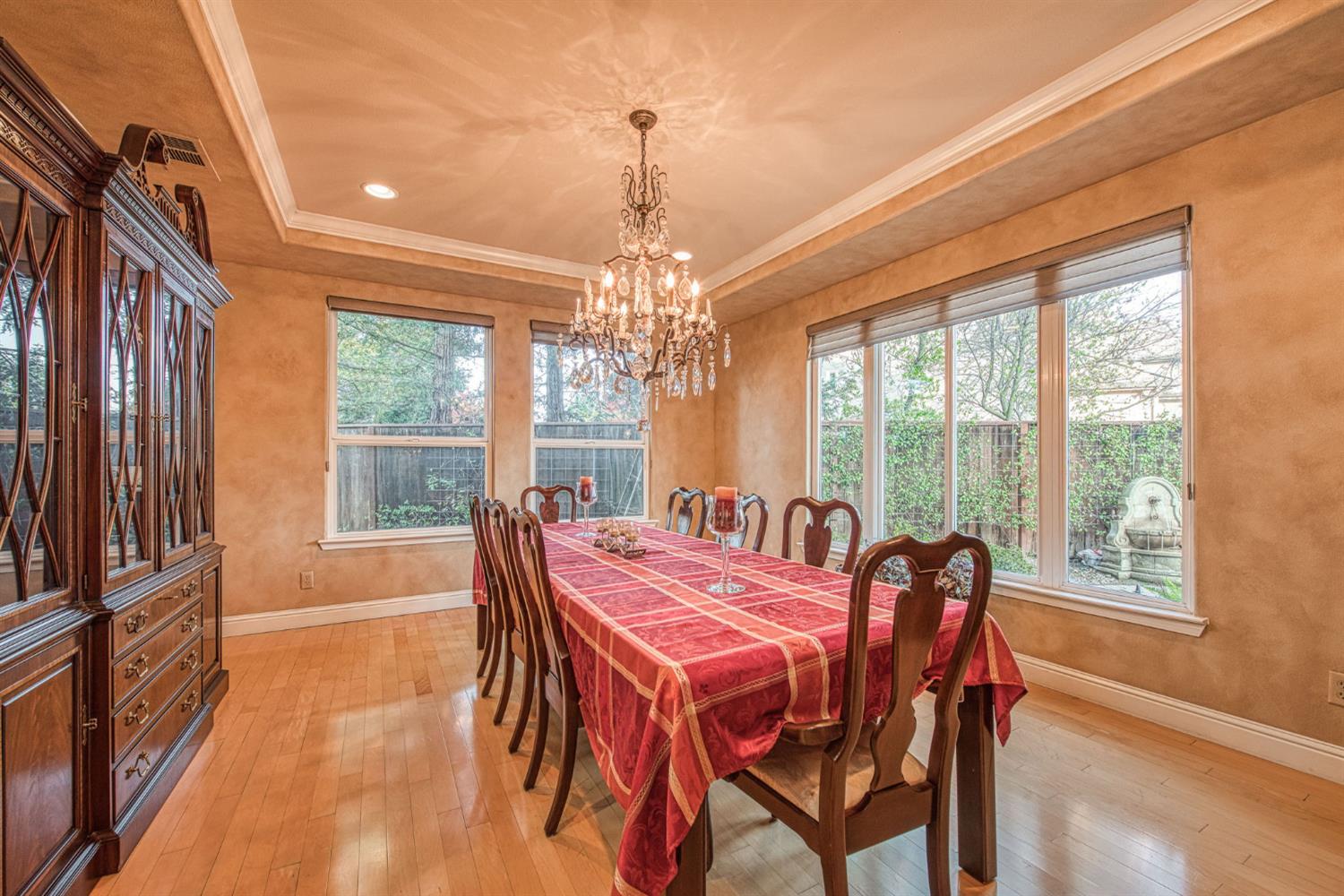 1558 E Shadow Creek Dr, Fresno, CA 93730