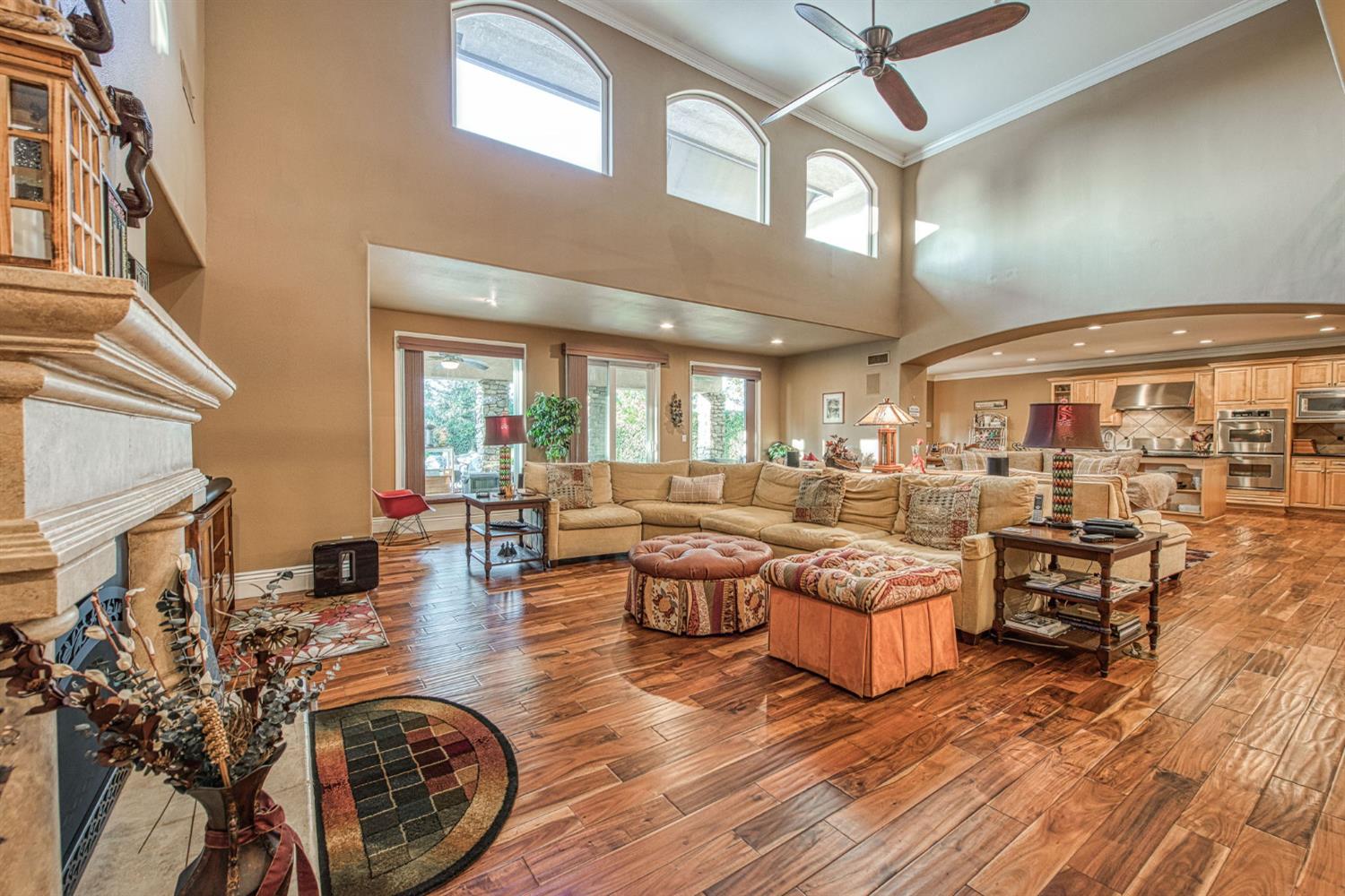 1558 E Shadow Creek Dr, Fresno, CA 93730