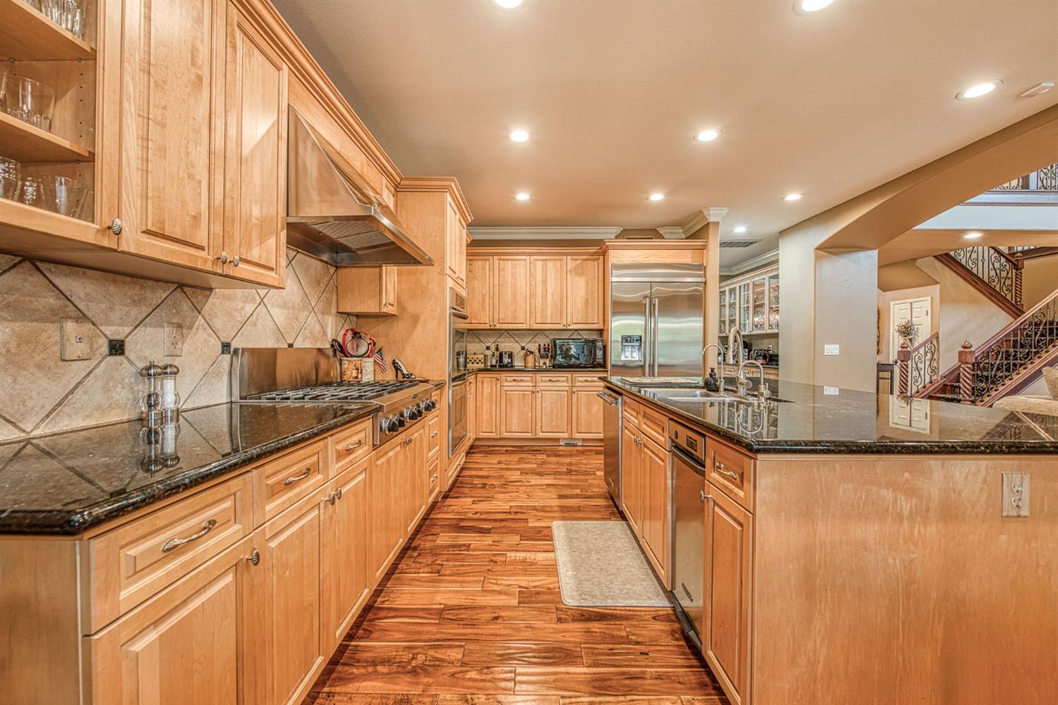 1558 E Shadow Creek Dr, Fresno, CA 93730