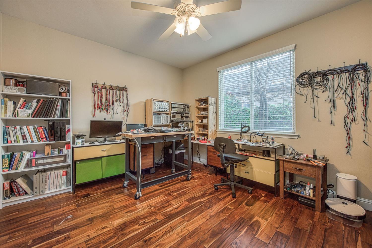 1558 E Shadow Creek Dr, Fresno, CA 93730