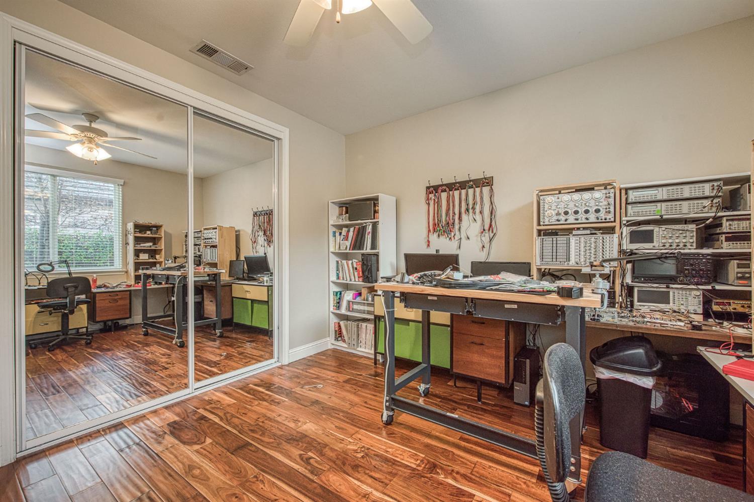 1558 E Shadow Creek Dr, Fresno, CA 93730