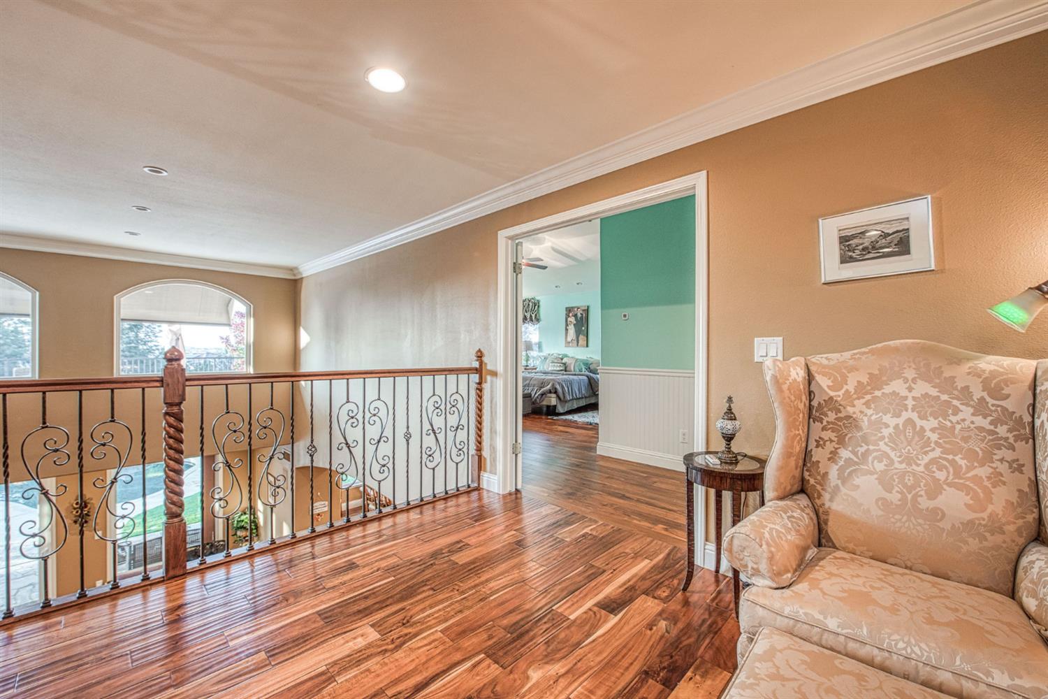 1558 E Shadow Creek Dr, Fresno, CA 93730