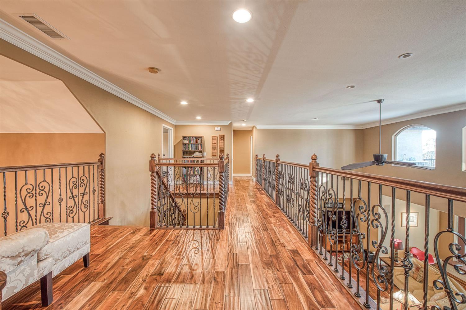 1558 E Shadow Creek Dr, Fresno, CA 93730