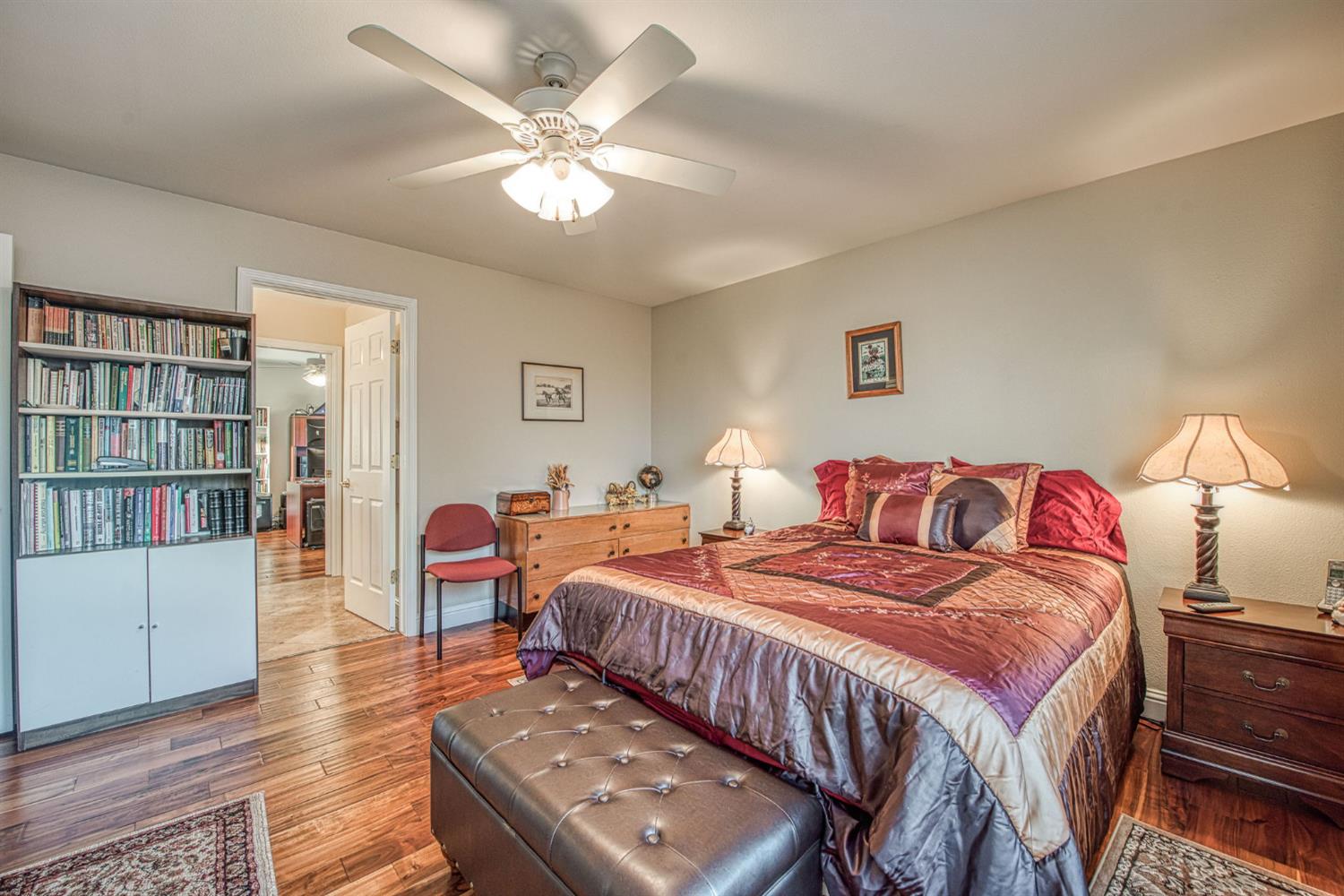 1558 E Shadow Creek Dr, Fresno, CA 93730