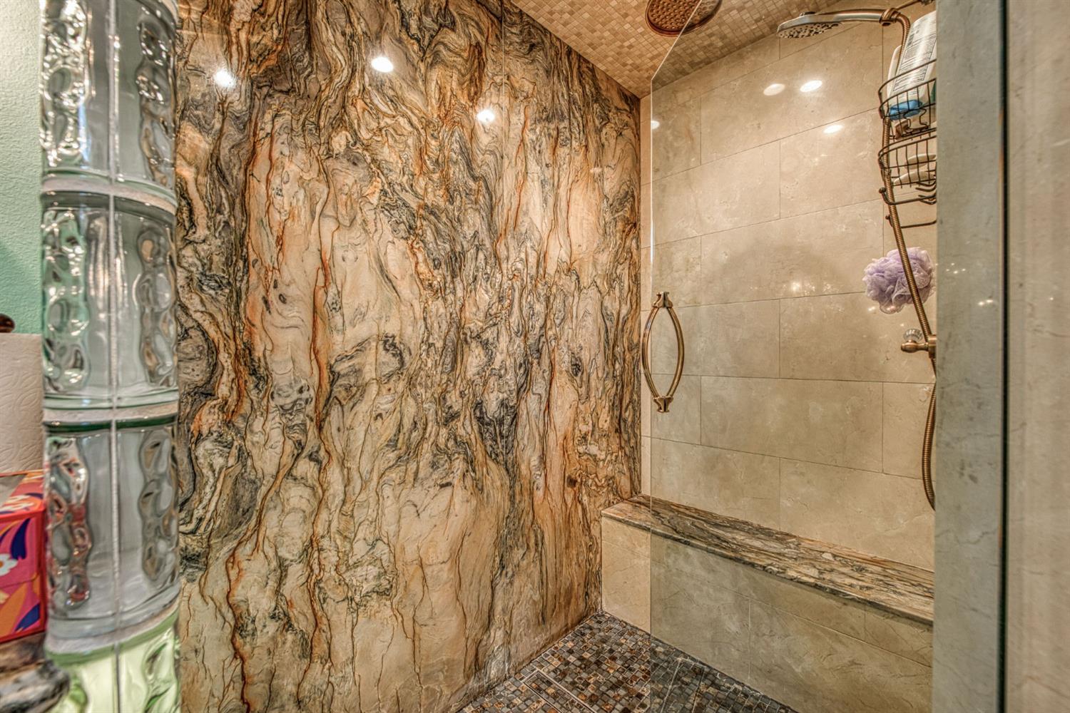 1558 E Shadow Creek Dr, Fresno, CA 93730