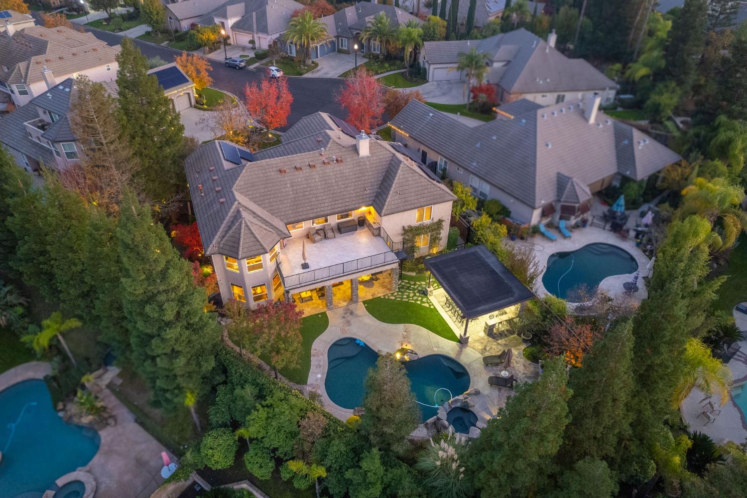 1558 E Shadow Creek Dr, Fresno, CA 93730