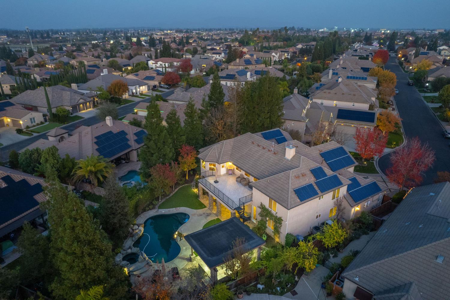 1558 E Shadow Creek Dr, Fresno, CA 93730