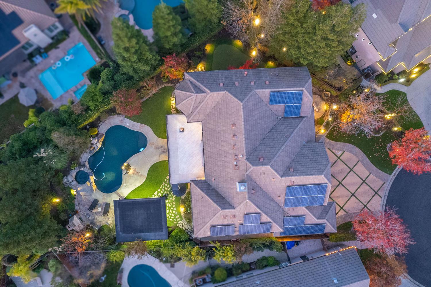 1558 E Shadow Creek Dr, Fresno, CA 93730