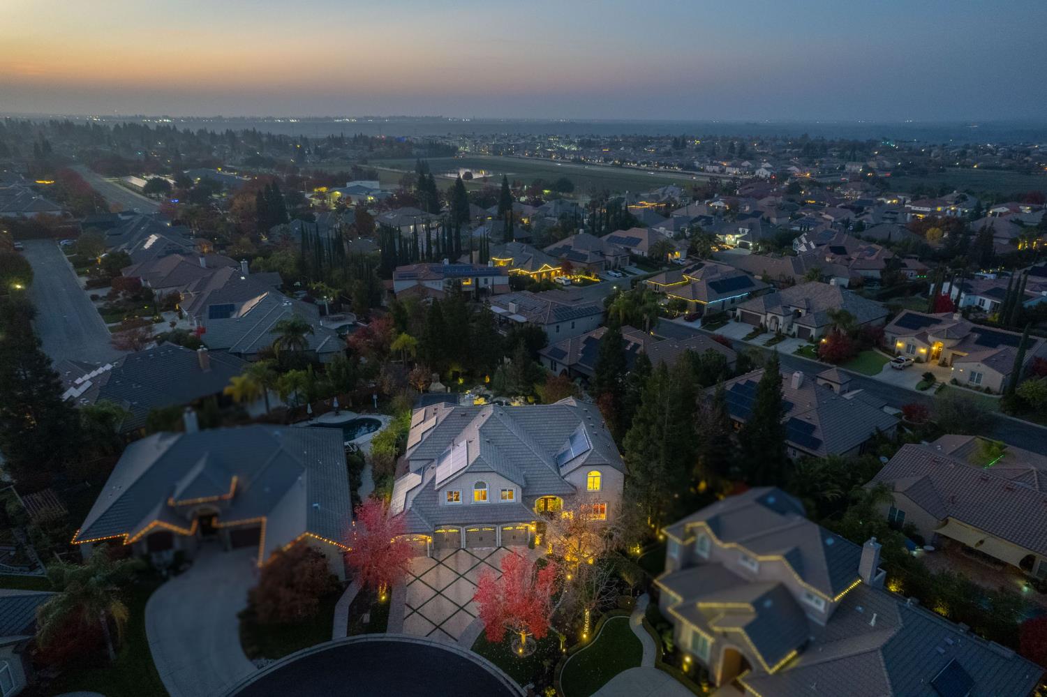 1558 E Shadow Creek Dr, Fresno, CA 93730