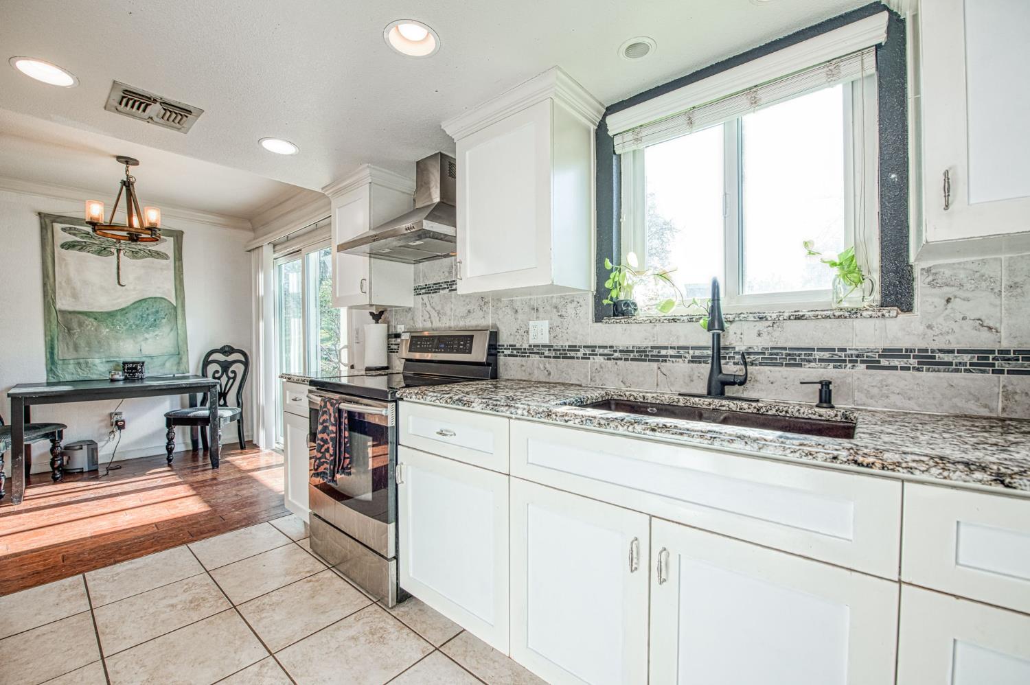 47300 Miwoc Ave, Coarsegold, CA 93614